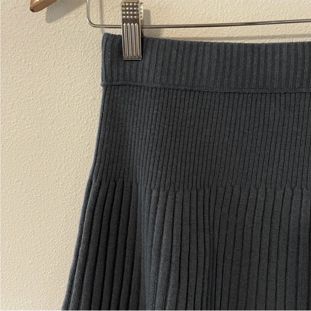🆕 AERIE Take Charge Stretchy Ribbed Knit Olive Green Pleated Mini Skirt, Size M - Picture 6 of 14